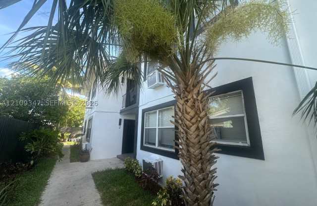 3128 SW 12th Pl Gallery 2