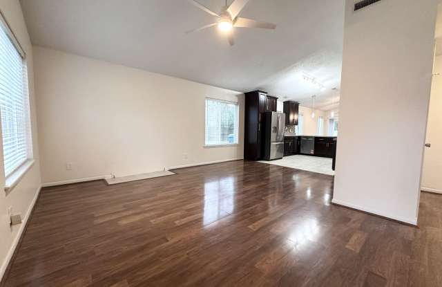 Beautifully Remodeled 3 Bedroom in the Brandon Neighborhood Gallery 3