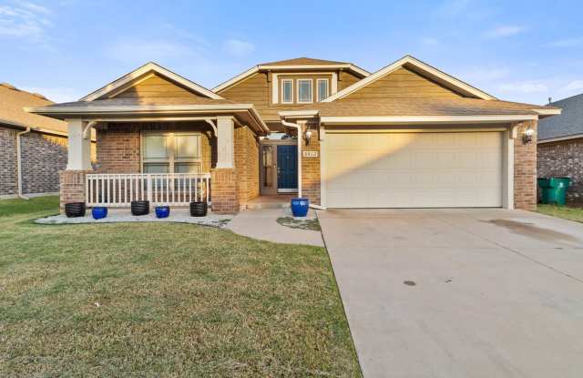 Beautiful 4-Bedroom, 2-Bath Home in Yukon photos photos