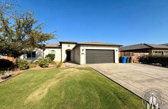Beautiful 4 Bed/3 Bath Home in NE Bakersfield W/ Paid Solar, RBP & Deposit Alternative Option Gallery 1