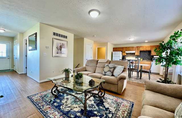 Great corporate furnished rental- close to everything. Gallery 4