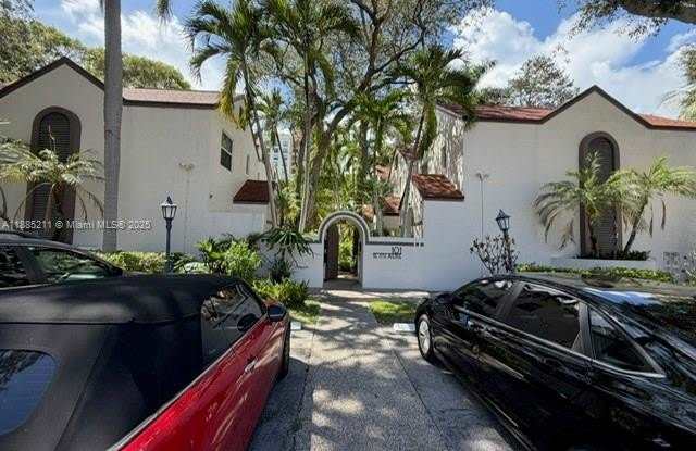 101 NE 8th Ave photos photos