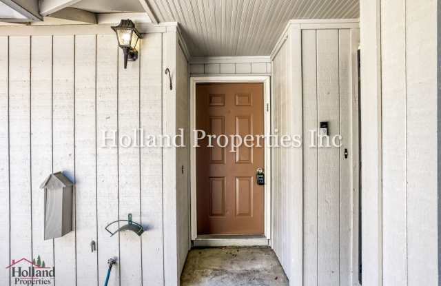 Charming Single-Level Beaverton Home with Fenced Yard & Detached Garage Gallery 2