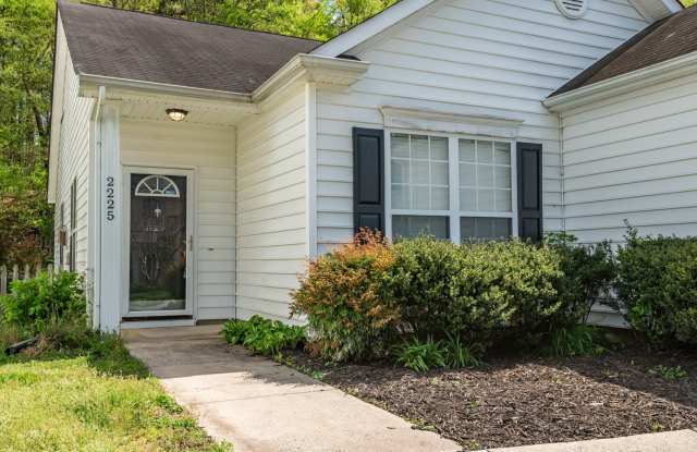 **RENT & APPLICATION INCENTIVE** Charming 3 bedroom, 2 bathroom Ranch-style home Gallery 3