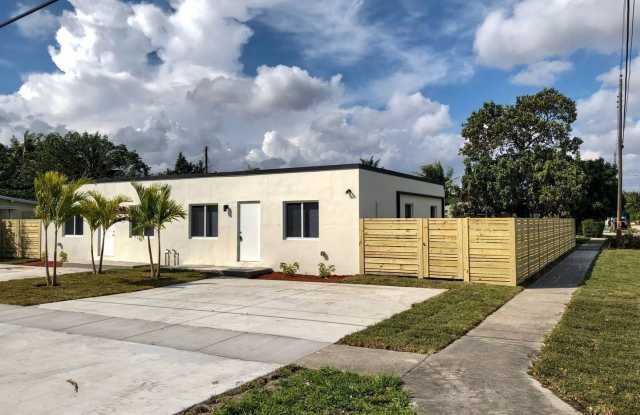 New Construction 2 Bedroom/ 2 Bathroom Duplex with Private Yard and Driveway photos photos
