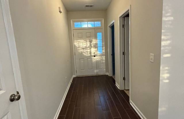 AVAILABLE NOW! Room to Roam in NE Columbia! Gallery 3