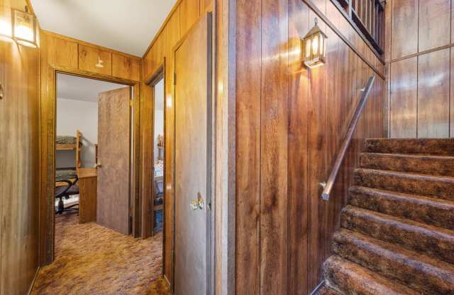 Fully Furnished 4-Bedroom, 3.5-Bathroom Home in Tahoe Hills Gallery 4