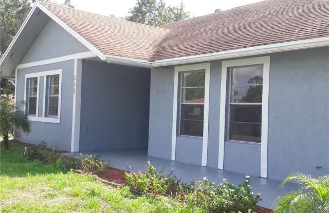 350 NE Granduer Avenue photos photos