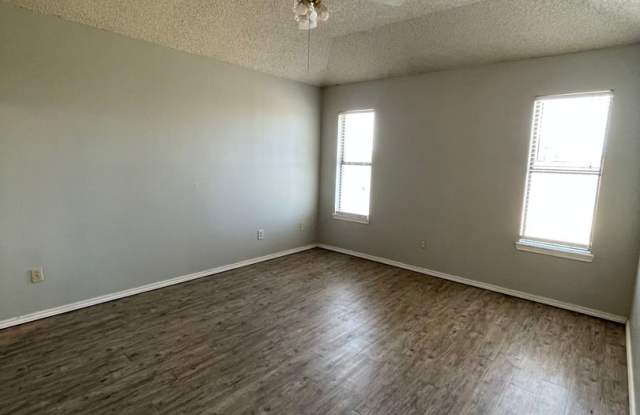 AVAILABLE NOW! 3BED/2BATH/2GARAGE SOUTH LUBBOCK HOME Gallery 4