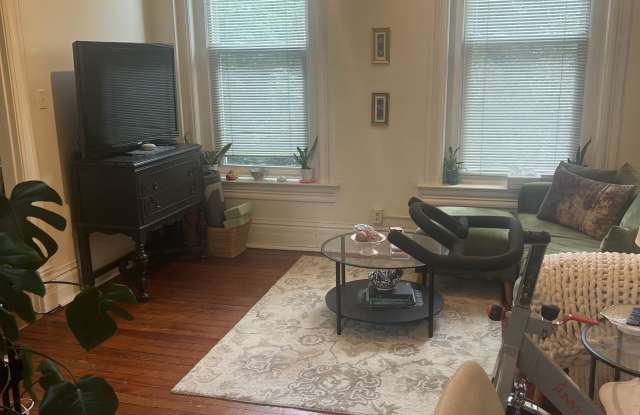 1117 W Dickens Ave photos photos