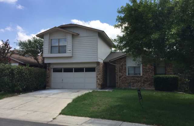 NICE 3 BEDROOM LOCATED ON A LARGE CORNER LOT*COUNTRY KITCHEN WITH ISLAND*LARGE MASTER BR DOWN W/ OUTSIDE ACCESS*FIREPLACE IN LIVING*EASY ACCESS TO RANDOLPH AFB, FT. SAM,  SHOPPING - 7995 Pepper Trail, Bexar County, TX 78244