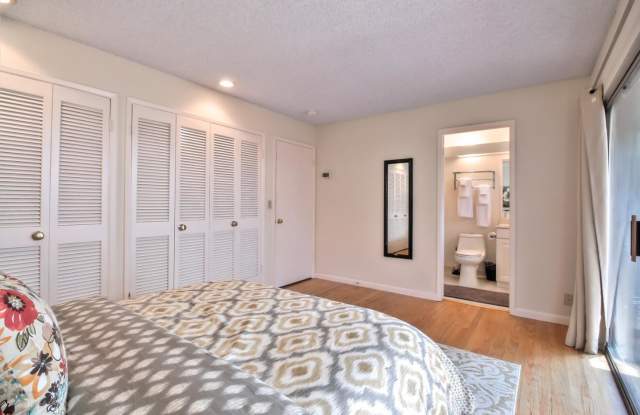 20996 Pepper Tree LN Gallery 3