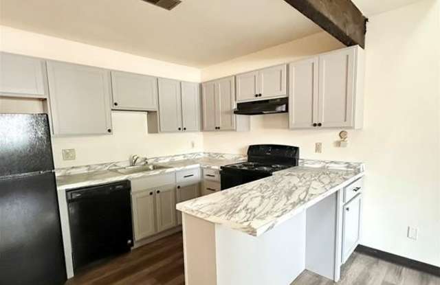 826 WHITE OAK Drive Gallery 4