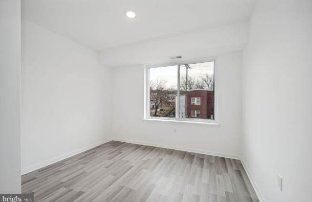 1642 16TH Street SE unit: 3 photos photos 1642 16TH Street SE unit: 3 photos photos