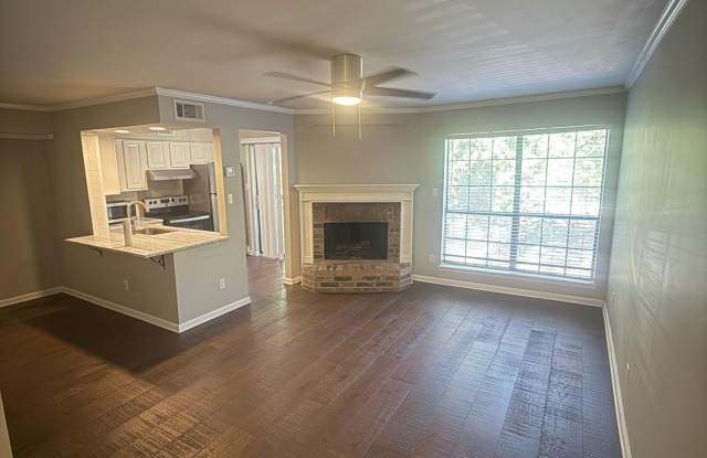 1400 E Bayou Parkway Gallery 2