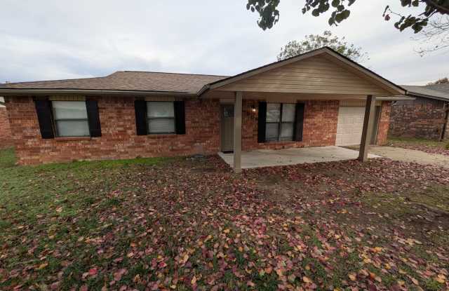 906 Parkview Drive - 906 Parkview Drive, Cushing, OK 74023