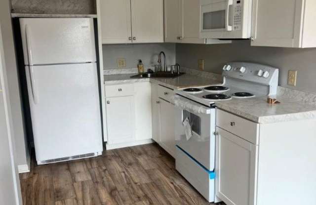106 N Main St Apt A photos photos
