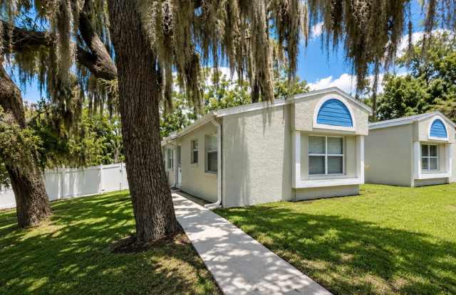 3/2 with large fenced yard near in Sherwood Forest photos photos