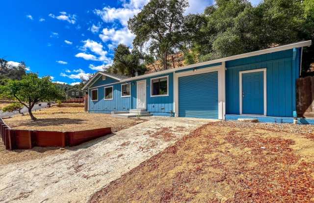 Charming 3-Bedroom Lake Berryessa Home Gallery 3