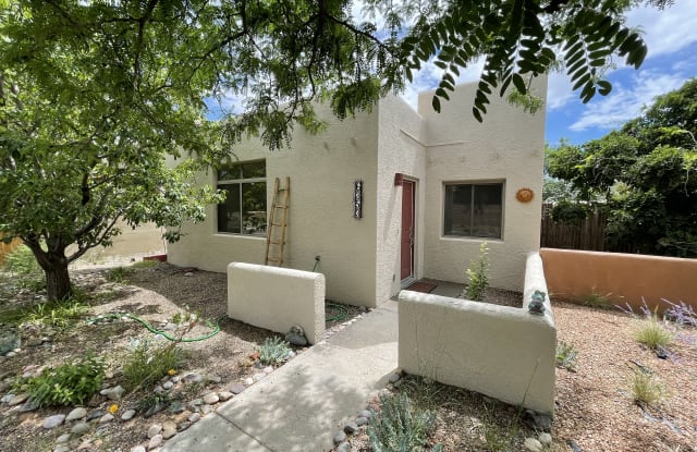 6353 Casas De Milagros - 6353 Casas De Milagros, Santa Fe, NM 87507