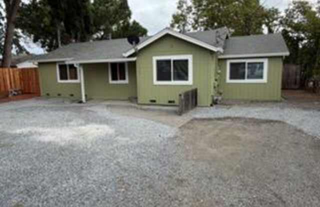 Totally remodeled 3 bedroom 2 bathroom single family home in Northwest Santa Rosa photos photos