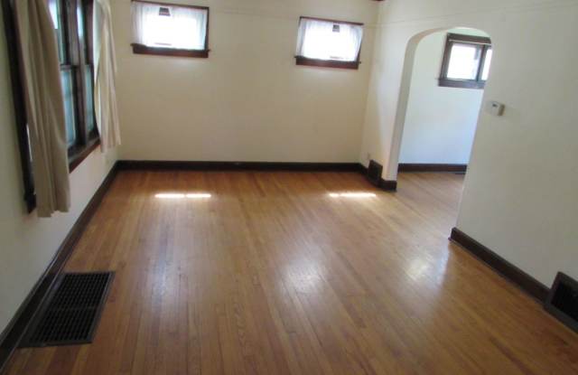 Three Bedroom House Near Brittingham Park Gallery 4