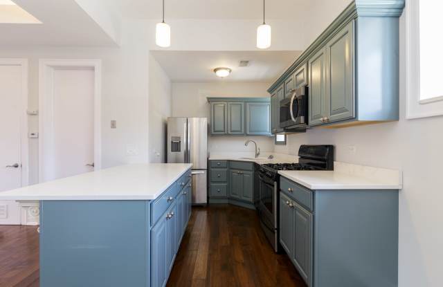 315 South Ashland Avenue Gallery 3