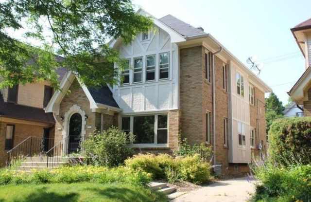 1614 E Newton Ave - 1614 East Newton Avenue, Shorewood, WI 53211