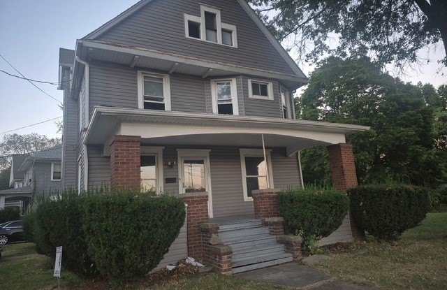 699 W Exchange Street unit: Down photos photos