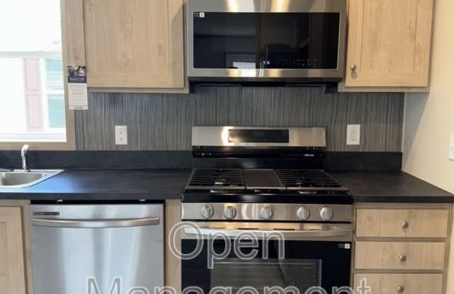 755 N. Tratt St. photos photos