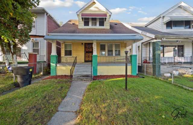 $1200/month bungalow photos photos