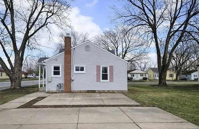 7451 Cavell Street Gallery 4