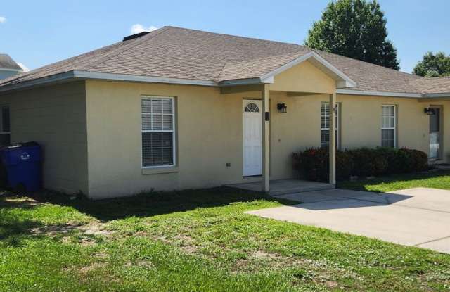 Location...Location..Comfortable 3 Bedroom 2 Bath - (Duplex Home )close to Saint Cloud Lakefront - 3 Columbia Avenue, St. Cloud, FL 34769 Location...Location..Comfortable 3 Bedroom 2 Bath - (Duplex Home )close to Saint Cloud Lakefront - 3 Columbia Avenue, St. Cloud, FL 34769