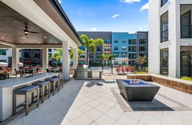 55+ Active Adult Apartment Homes - The Pointe at Lakewood Ranch Gallery 2