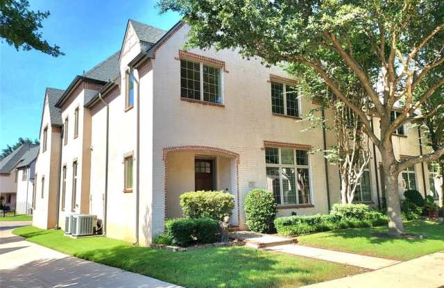 716 Snowshill Trail Gallery 2