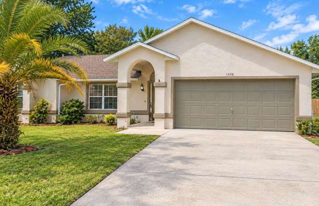 Spacious 3-Bedroom Deltona Home with Fenced Yard, Screened Patio & Extra Garage! Gallery 3