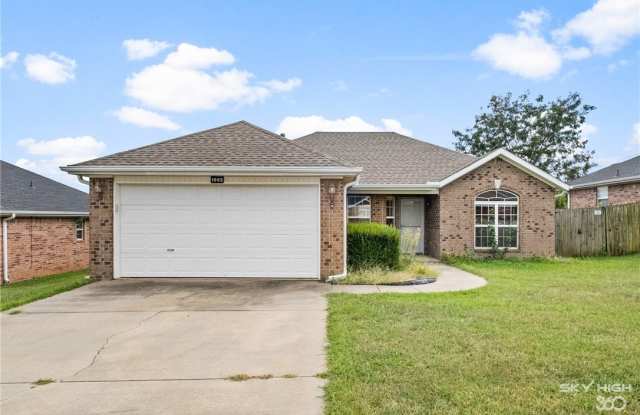 1002 Applewood Circle photos photos