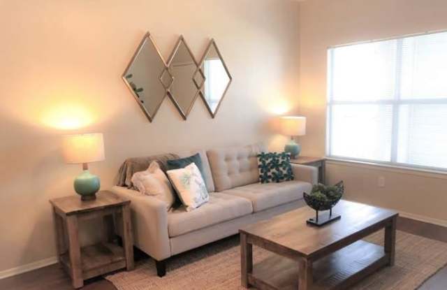 385 Cypress Creek Road Gallery 1