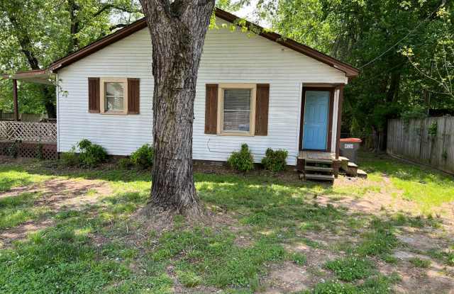2 Bed 1 Bath House - 407 West Henry Street, Greenwood, AR 72936
