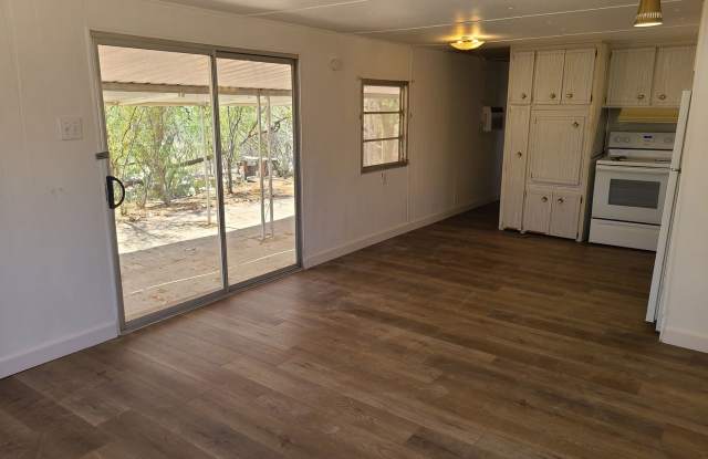 $250 OFF 1ST MONTHS RENT! 2 bed/1 Bath with Washer  Dryer photos photos