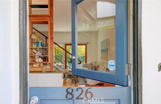 826 7th Street Gallery 1