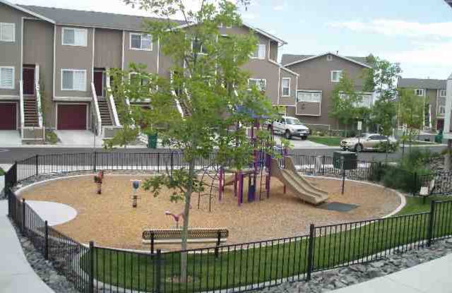 Tri Level Townhome in N. Reno beautiful mountain views! Gallery 4