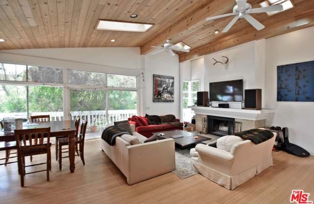 2885 Searidge St photos photos