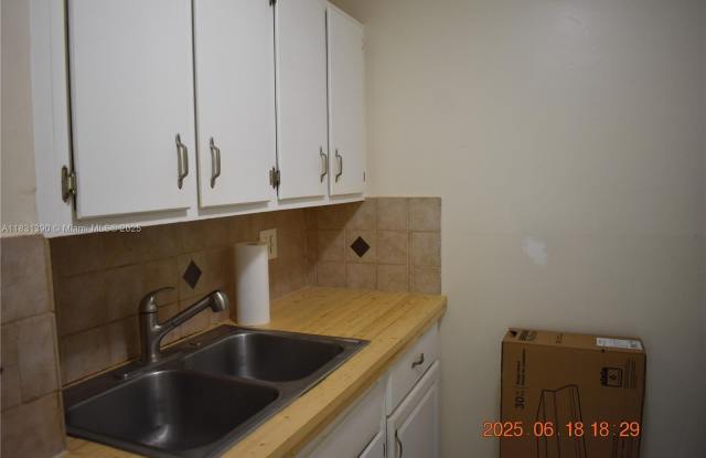 4272 NW 89th Ave photos photos