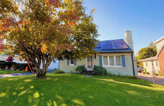 Four-Bedroom Cape with Fireplace & Expansive Backyard Gallery 1