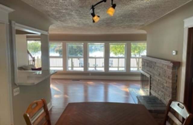 Lake Oakland Lakefront Home - 3 Bedroom 2 Bath (Showings Start July 1st) Gallery 4