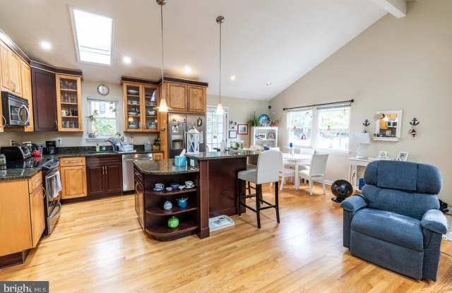 1118 BAY RIDGE AVENUE Gallery 4