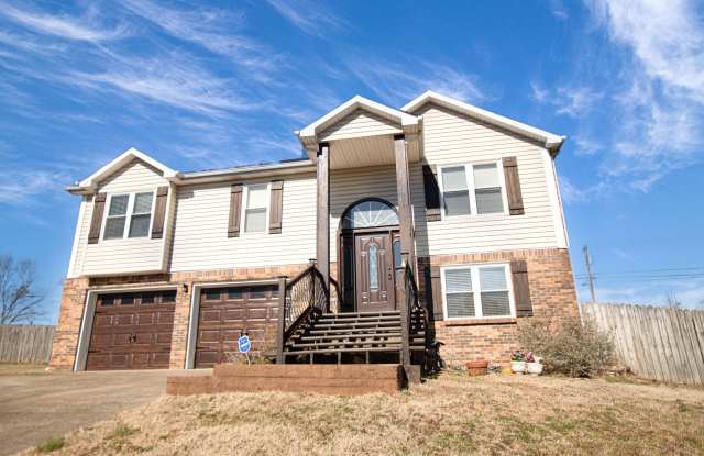 Pet Friendly Four Bedroom with Basement! - 507 Brentwood Circle, Clarksville, TN 37042