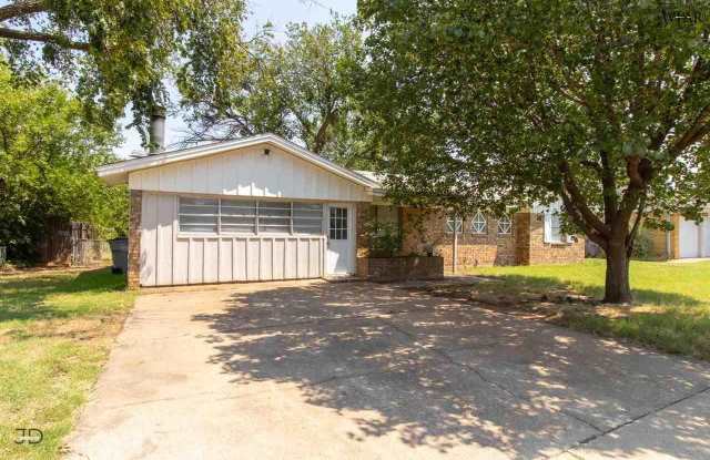 18 OXLEY DRIVE - 18 Oxley Drive, Wichita Falls, TX 76310