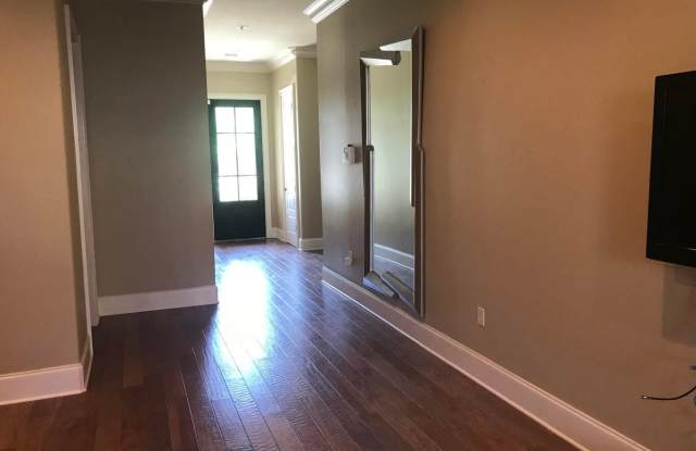 308 N Holiday Road Gallery 4